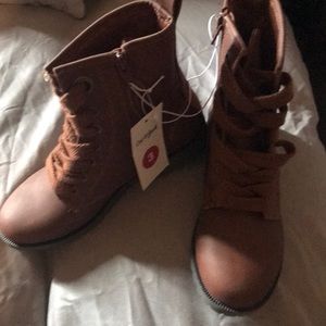 Girl’s lace up boots size 3